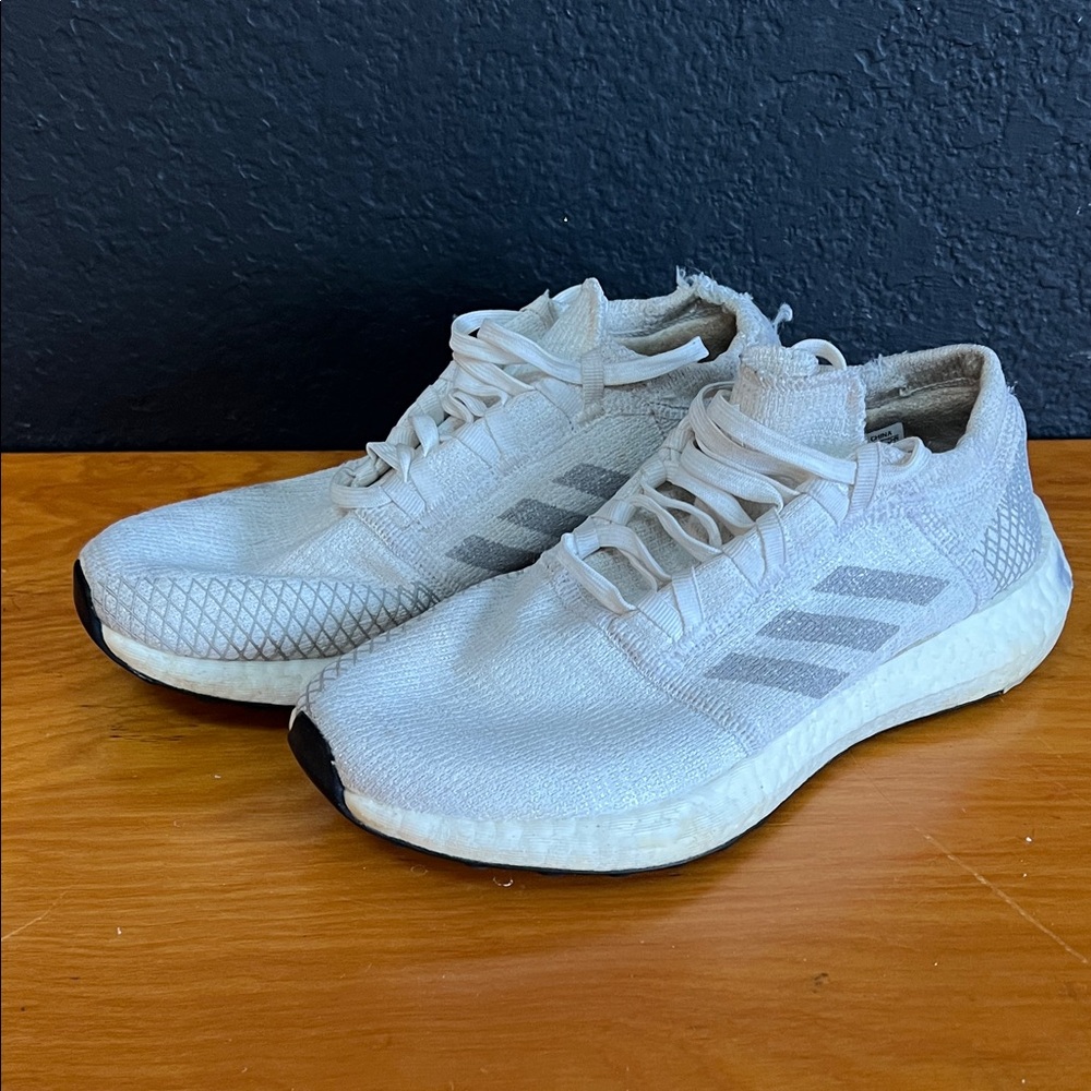 Adidas Men's Light Gray Athletic Shoes